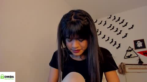 Snapshot of meganthompsonn chatting on 10.26.25 Megan online show from 10.26.25