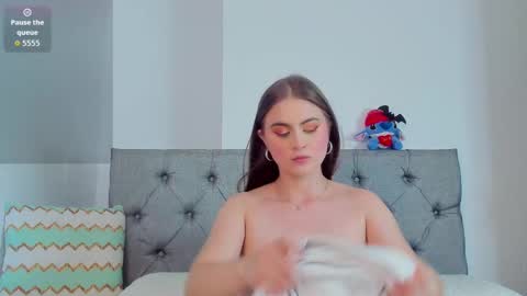 Snapshot of meganysammy chatting on 11.18.25 megansammy online show from 11.18.25