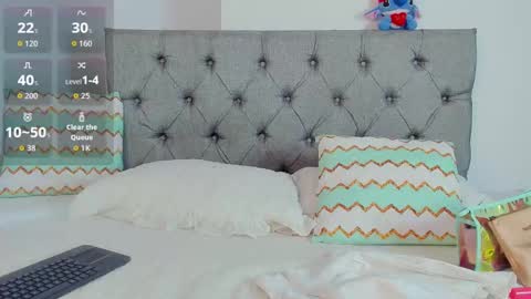 Snapshot of meganysammy chatting on 11.23.25 megansammy online show from 11.23.25