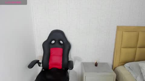 M E G A N  online show from 10.03.25