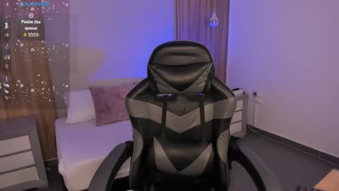 Snapshot of megara_x chatting on 11.01.25 M E G A R A online show from 11.01.25