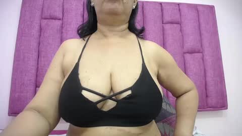 Snapshot of megatitsxxx chatting on 12.12.24 milfpleasure online show from 12.12.24