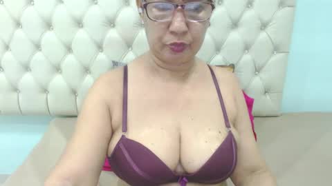 Snapshot of megatitsxxx chatting on 01.25.25 milfpleasure online show from 01.25.25