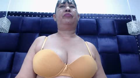 Snapshot of megatitsxxx chatting on 09.18.25 milfpleasure online show from 09.18.25