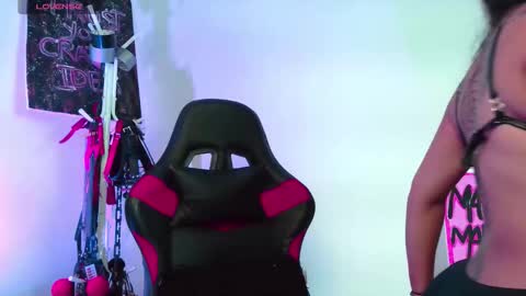 Snapshot of meggan_greey chatting on 11.16.25 Your best slave online show from 11.16.25