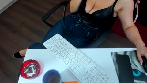 Miss Meghan or MM    online show from 02.04.25