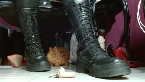 Goddess Sara online show from 04.27.26