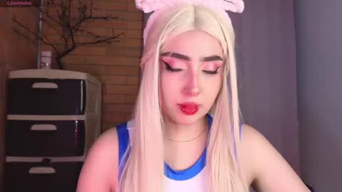 Snapshot of megumi_yang chatting on 01.05.25 Megumi online show from 01.05.25