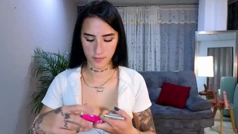 Snapshot of mei_naughtycat chatting on 02.10.25 Mei online show from 02.10.25