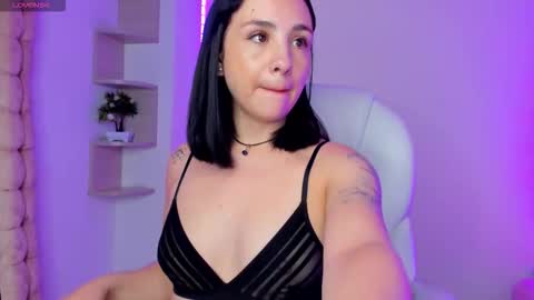 Snapshot of mel_18_ chatting on 12.04.25 A N D R E A online show from 12.04.25