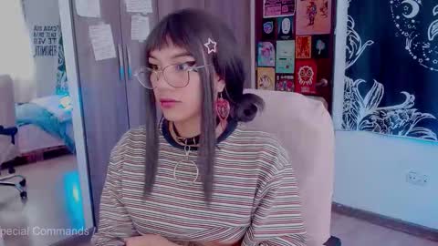 Melissa  -  -  Please help me to reach 100 thumbs up online show from 10.23.25