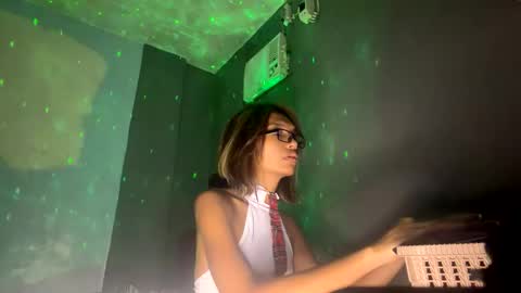 melahnie051002 online show from 02.10.26