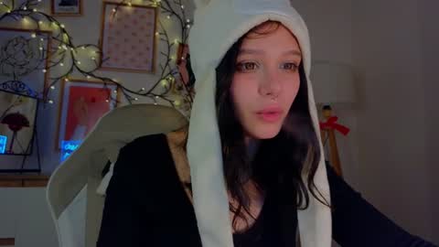 Snapshot of melan1e_ chatting on 01.30.25 mel online show from 01.30.25