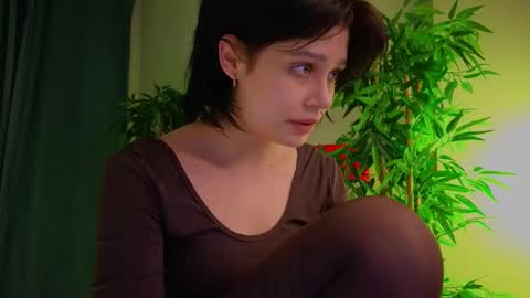 Snapshot of melan1e_ chatting on 02.23.25 mel online show from 02.23.25