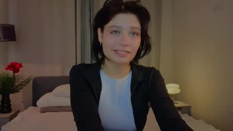 Snapshot of melan1e_ chatting on 03.05.25 mel online show from 03.05.25