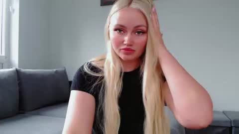 Snapshot of melani_a chatting on 06.17.26 Melania online show from 06.17.26