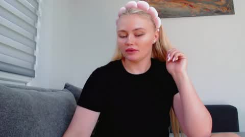 Snapshot of melani_a chatting on 07.22.26 Melania online show from 07.22.26