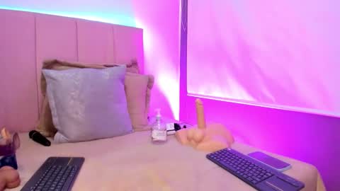 Snapshot of melani_xc chatting on 02.11.26 MELANI - online show from 02.11.26