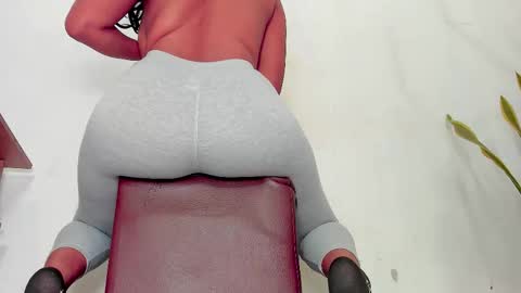 Snapshot of melania_browis chatting on 09.25.25 Melania online show from 09.25.25