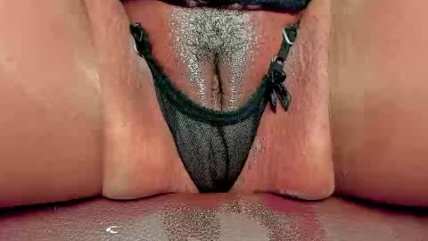 Snapshot of melania_browis chatting on 11.18.25 Melania online show from 11.18.25