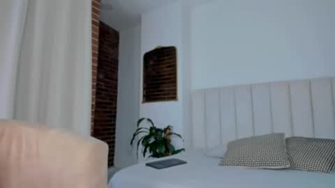 Snapshot of melanie_diaz chatting on 12.14.25 melanie_diaz online show from 12.14.25