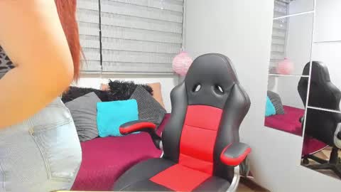 Snapshot of melanie_hh chatting on 12.27.24 Melanie online show from 12.27.24