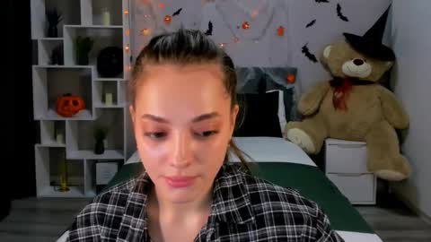 MelanieAlves online show from 10.13.25