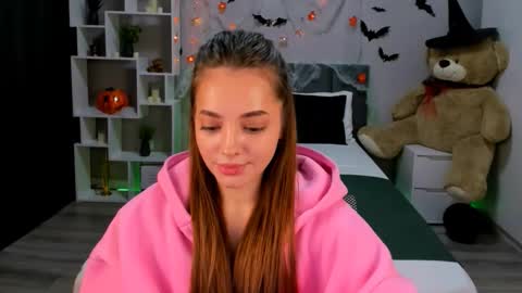 MelanieAlves online show from 10.19.25