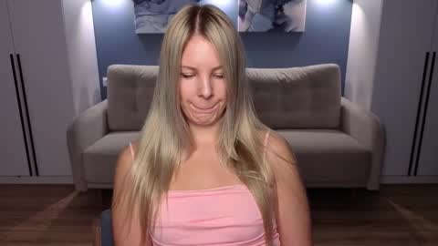 Snapshot of melaniebennett chatting on 11.12.25 Melanie Bennett online show from 11.12.25