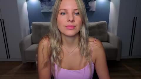 Snapshot of melaniebennett chatting on 11.28.25 Melanie Bennett online show from 11.28.25