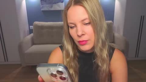 Snapshot of melaniebennett chatting on 01.12.26 Melanie Bennett online show from 01.12.26