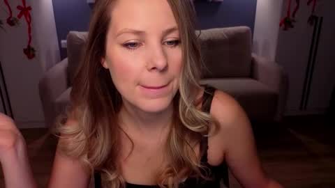 Snapshot of melaniebennett chatting on 02.15.26 Melanie Bennett online show from 02.15.26