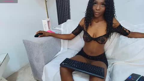 Snapshot of melaniepatton chatting on 10.25.25 Melanie online show from 10.25.25