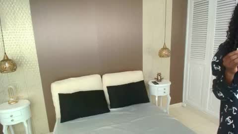 Snapshot of melaniepatton chatting on 11.06.25 Melanie online show from 11.06.25