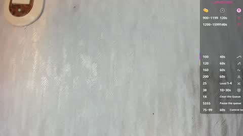 Snapshot of melanierioss_ chatting on 11.19.25 online show from 11.19.25