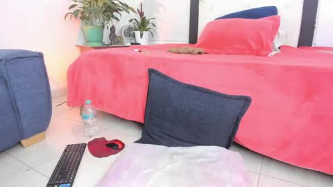 Snapshot of melaniie_roussel chatting on 05.27.26 melaniie_roussel online show from 05.27.26
