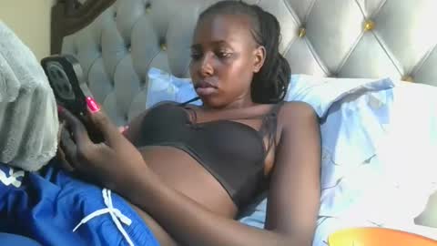 Snapshot of melaninblue chatting on 04.13.26 melaninblue online show from 04.13.26