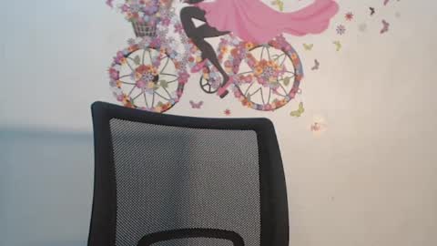 Snapshot of melanine_floral chatting on 03.12.25 Praiz online show from 03.12.25