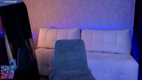 Melee Eva - Thumbs Up please  online show from 03.02.26