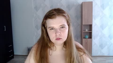 Snapshot of melina_beauty chatting on 09.22.25 Melina online show from 09.22.25