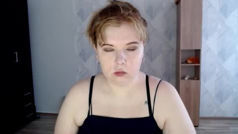 Snapshot of melina_beauty chatting on 10.13.25 Melina online show from 10.13.25