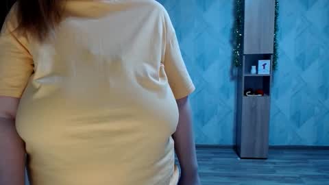 Snapshot of melina_beauty chatting on 11.30.25 Melina online show from 11.30.25