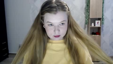 Snapshot of melina_beauty chatting on 12.16.25 Melina online show from 12.16.25