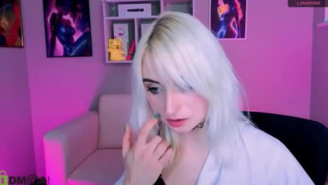 Snapshot of melisa_white1 chatting on 11.09.25 Melisa online show from 11.09.25