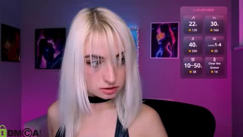 Snapshot of melisa_white1 chatting on 11.10.25 Melisa online show from 11.10.25