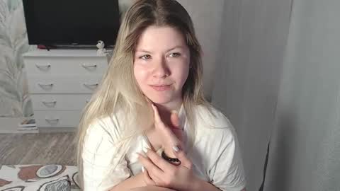 Melissa  Ray online show from 02.14.25