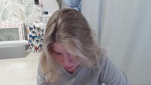 Melissa  Ray online show from 10.03.25