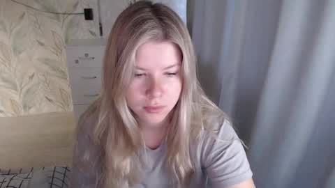 Melissa  Ray online show from 10.06.25