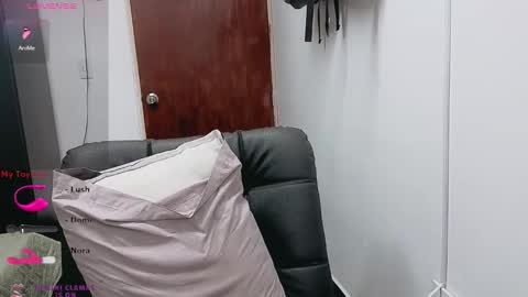 Snapshot of melissa_and_dany chatting on 12.13.25 Melissas Corner online show from 12.13.25