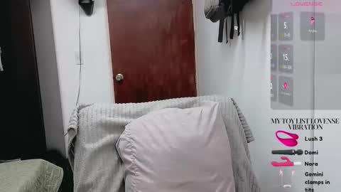 Snapshot of melissa_and_dany chatting on 12.17.25 Melissas Corner online show from 12.17.25